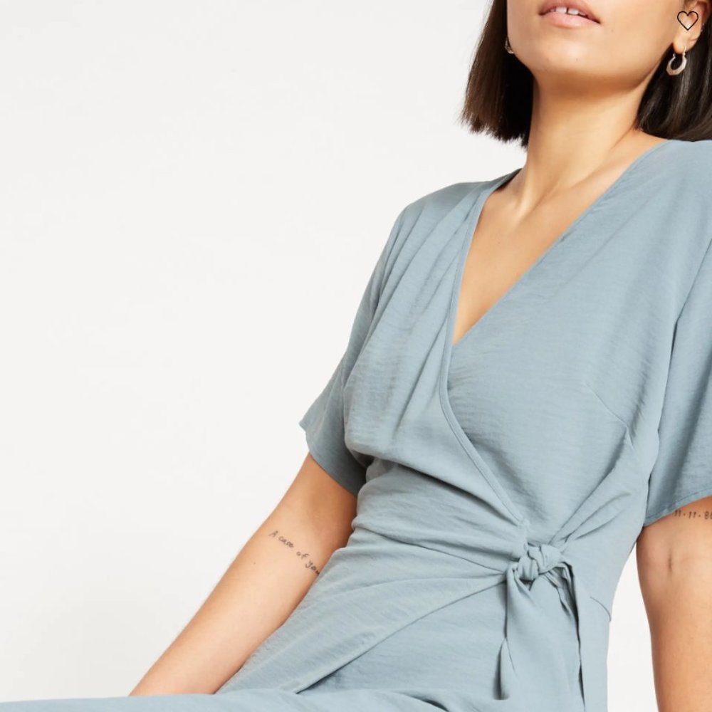 Universal Standard Wrap Dress - Picture 4 of 5